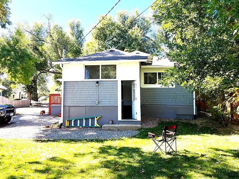 439 N Walnut St — Photo 3