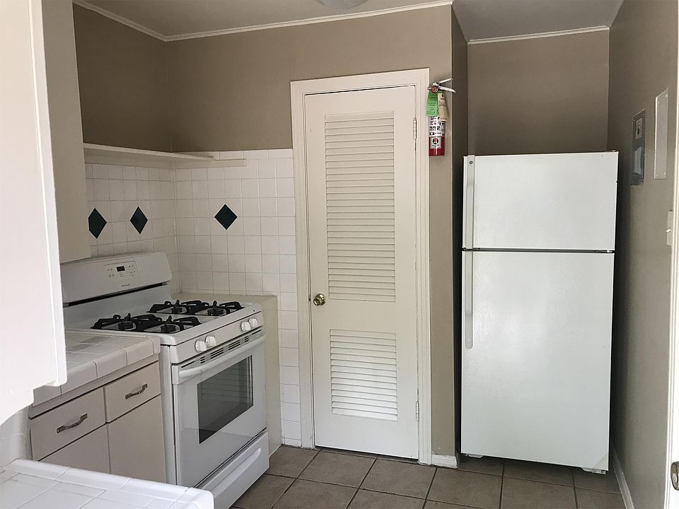 1 BEDROOM 1 BATH (KITCHEN)