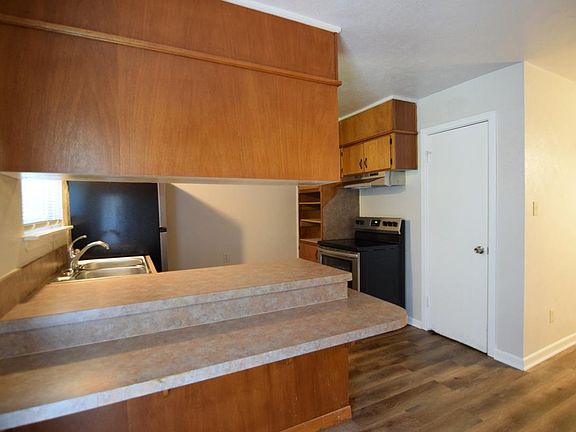 4th image of 1011 Pine Dr