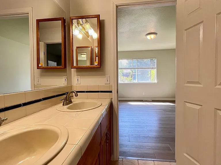 10530 Rampart Ave — Photo 14