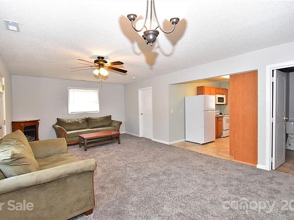 2nd image of 20 Redmond Hill Dr