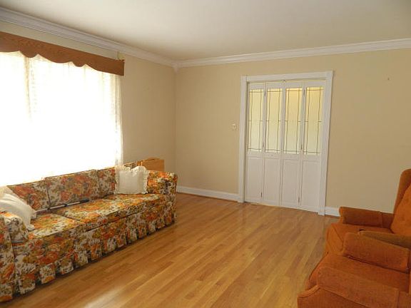 3rd image of 4215 Genny Lynn Dr