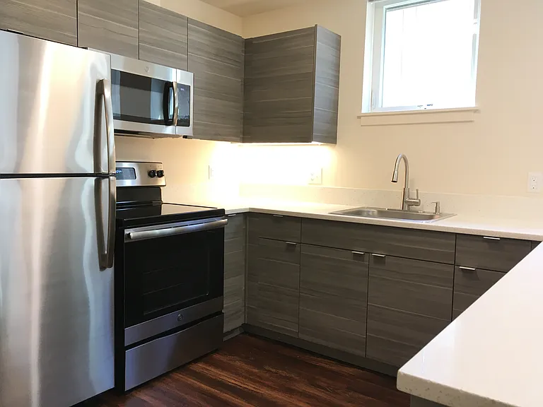 1714 NE 45th Ave #2 — Photo 3