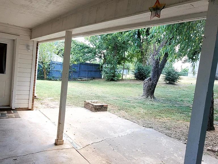 2406 Linda Ct — Photo 8