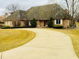 317 Trinity Ln, Oak Brook, IL 60523