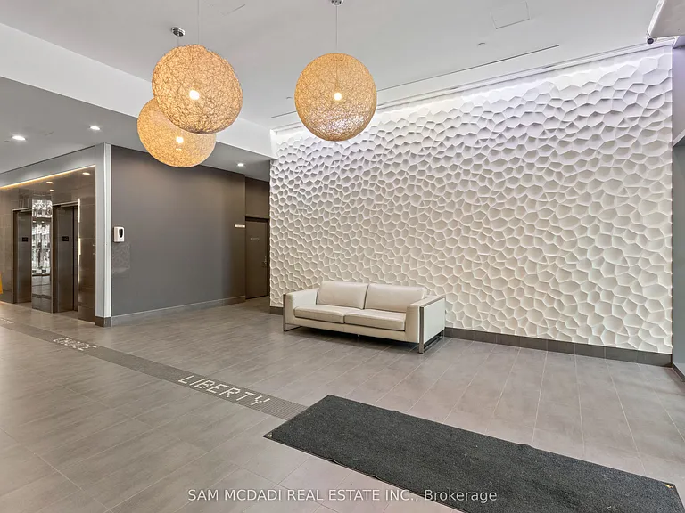 150 E Liberty St #1208 — Photo 3