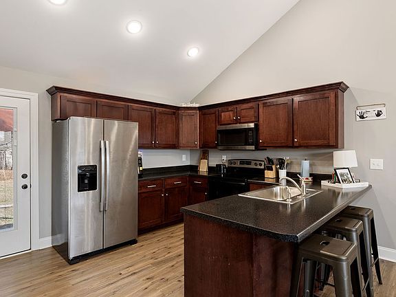 5th image of 123 Timber Ridge Dr