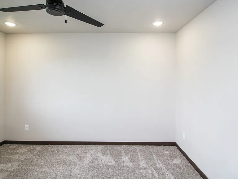 600-3 W Samantha St — Photo 12
