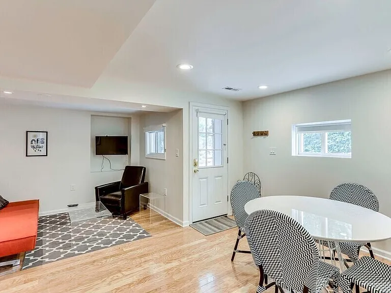 1010 C St SE #B — Photo 10