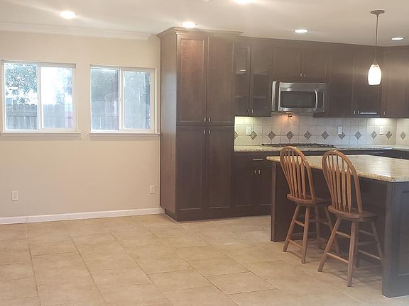 4th image of 2935 Kathy Cir