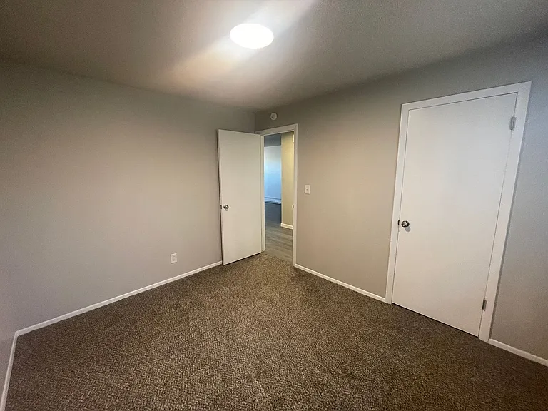 Landmark Apartments — Photo 37