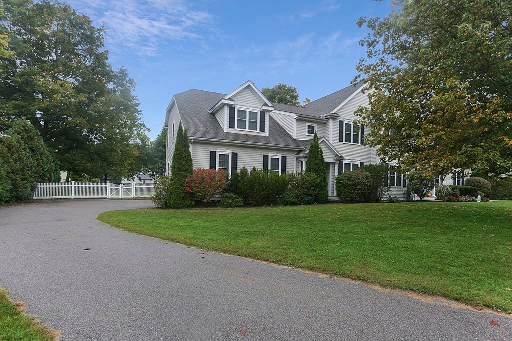 27 Pleasant St, Medfield, MA 02052 Zillow