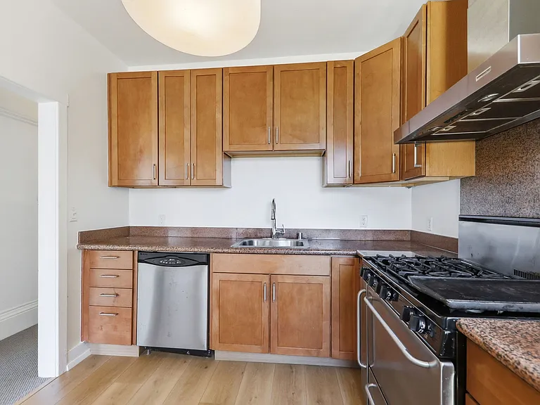 320 Harriet St — Photo 16