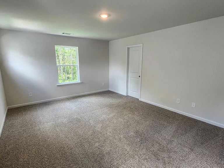 655 Mackenzie Cv — Photo 8