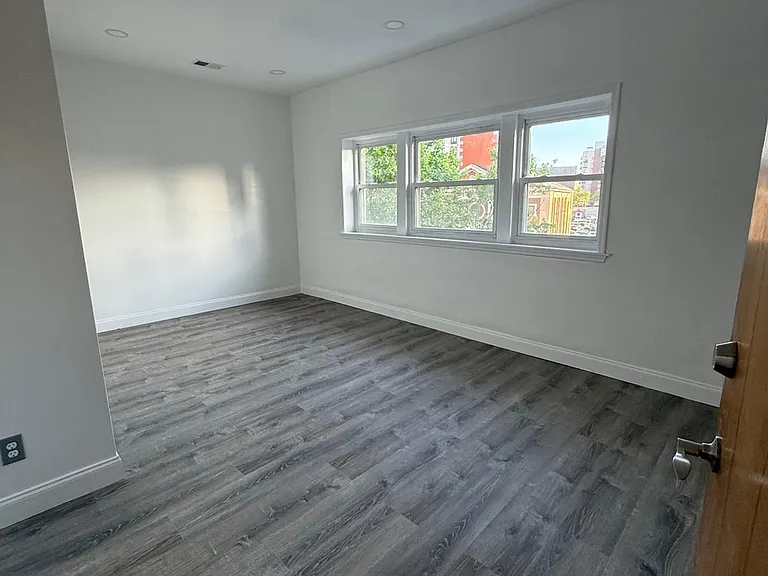 22-24 Ferry St #3 — Photo 7