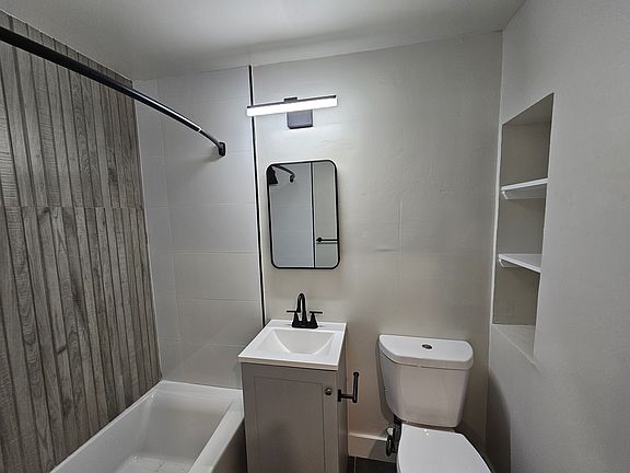3rd image of 2062 Grant Ave #2B-1Ba-805Sqft