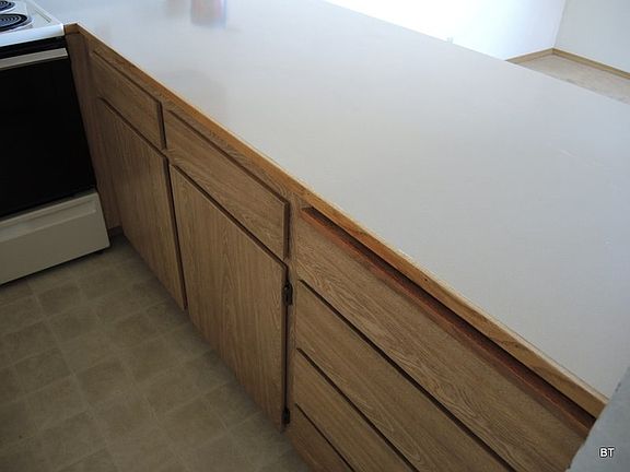 Counter, stools can be placed on other side