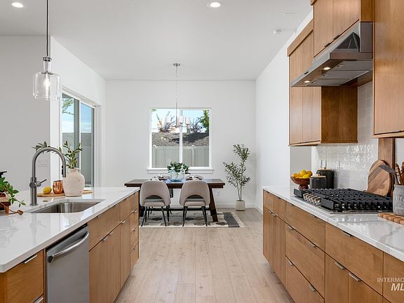 5th image of 1014 W Switchgrass Dr