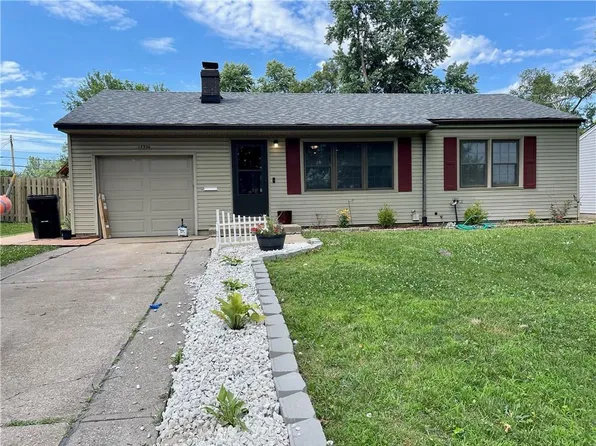 17306 E Bundschu Rd, Independence, MO 64056