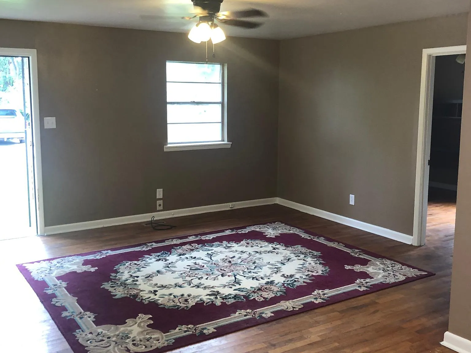 203 Oak St — Photo 3