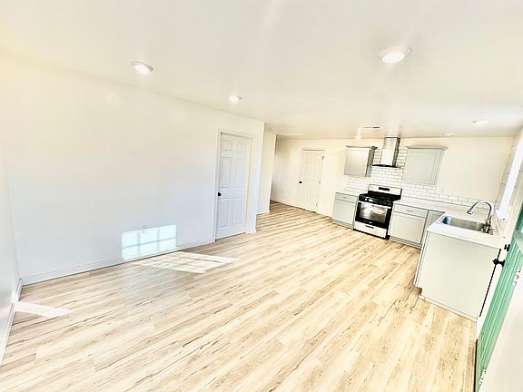 4th image of 5012 W Olive Ave