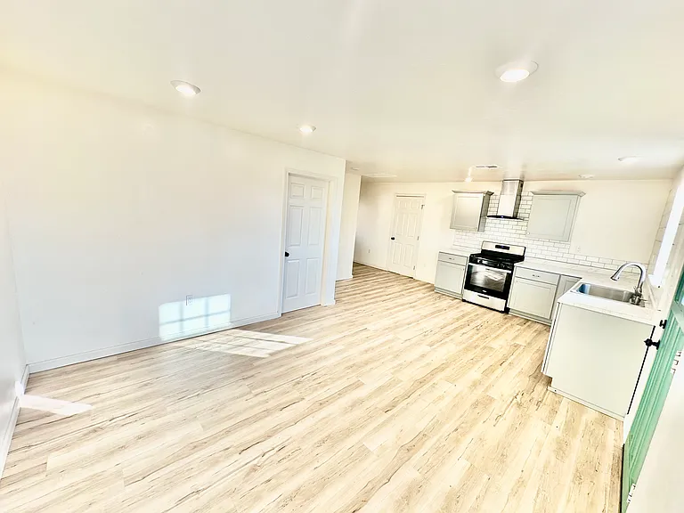 5012 W Olive Ave — Photo 4