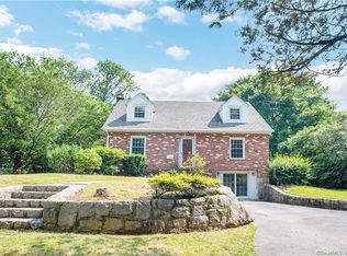 105 Ridgewood Ave, Waterford, CT 06385