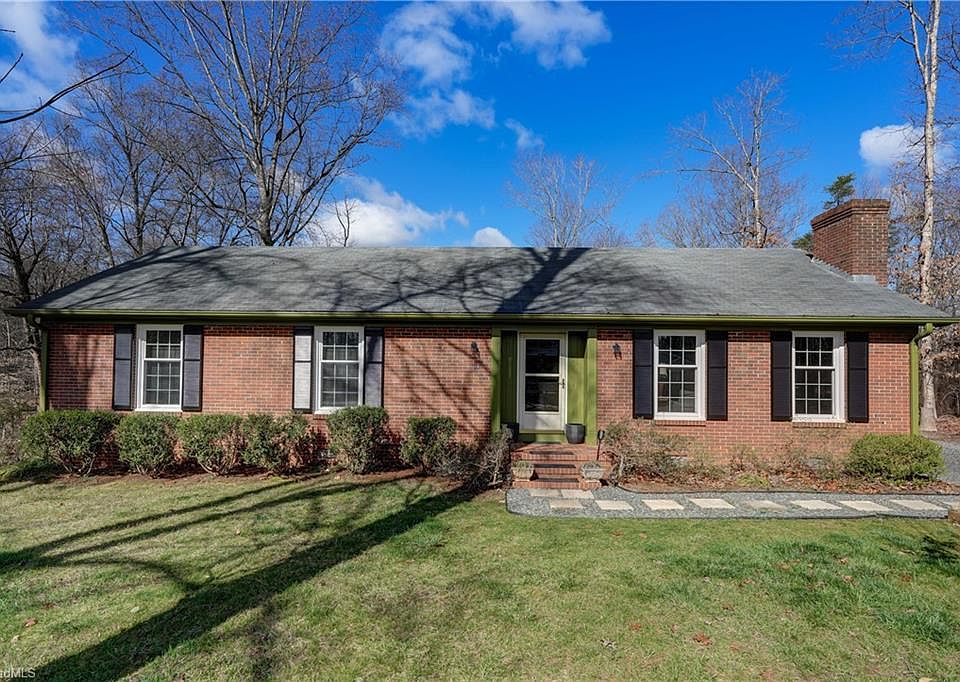 1st image of 707 Woodsway Ct