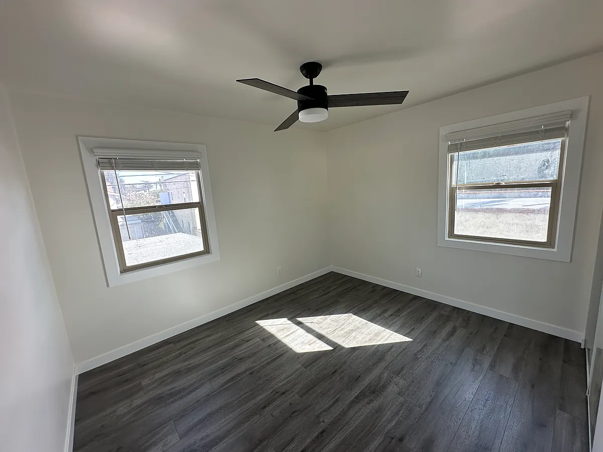 Building Photo - 2212 Pine Ave #2212