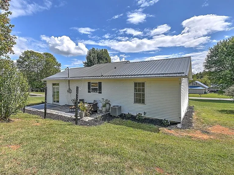 12335 Reedy Creek Rd — Photo 21