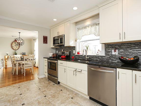 3rd image of 45 Hillcrest Ave