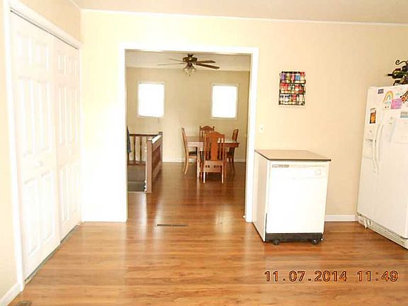 4th image of 1074 Colonial Dr