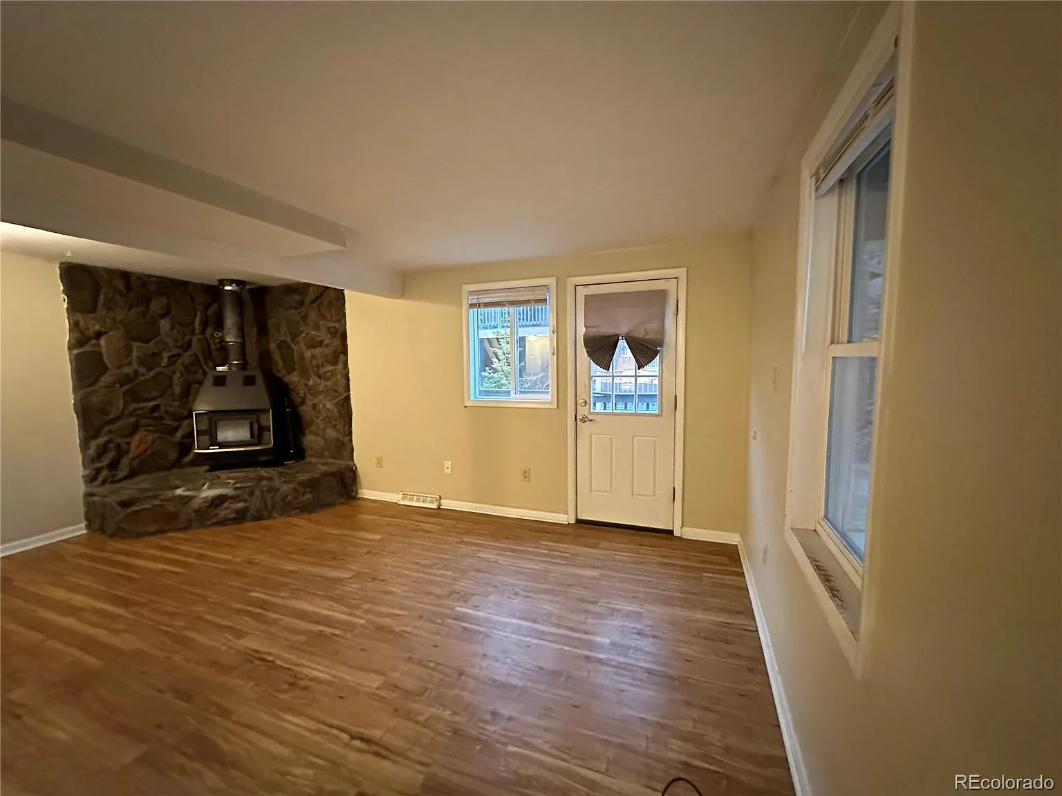 Studio, 900 sqft, $2,100 — Photo 3