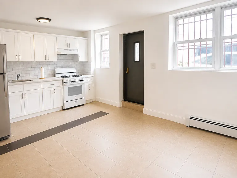 1744 Weeks Ave #1R — Photo 2