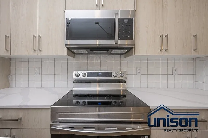 2 bed, 920 sqft, $2,300 — Photo 2