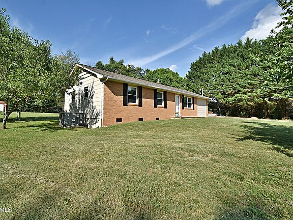 3rd image of 8201 Mountain Creek Ln