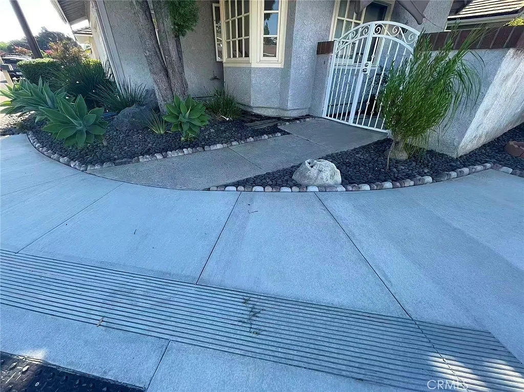 1 bed, 220 sqft, $1,350 — Photo 4