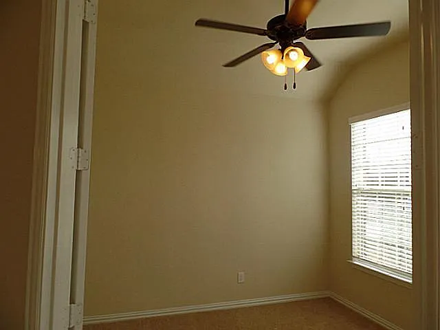 1304 Poplar Dr — Photo 5