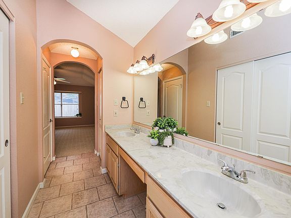 5th image of 423 Saint Croix Dr