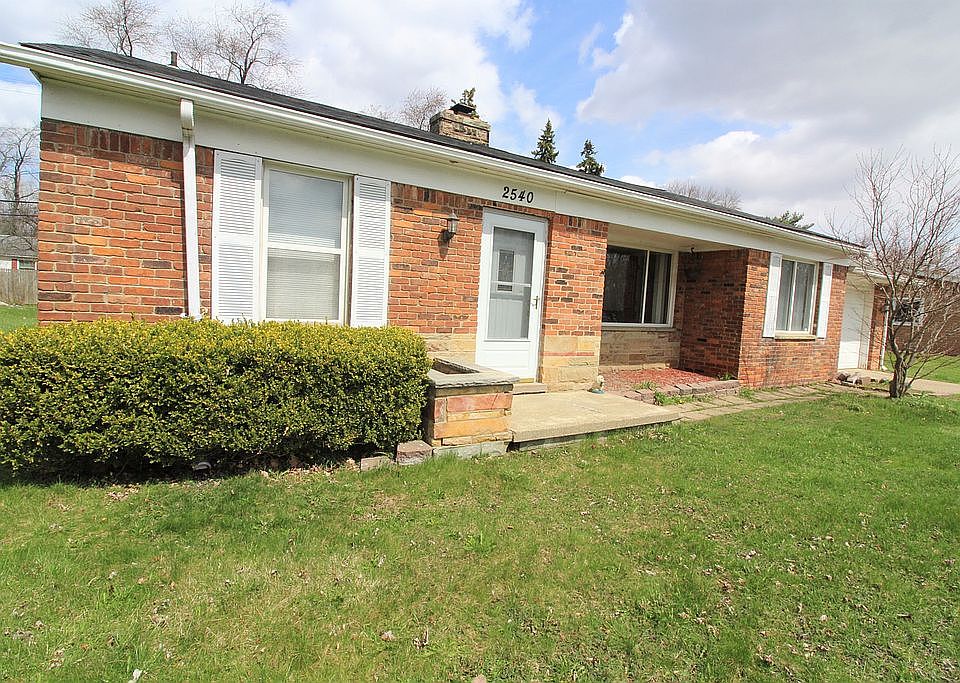 2nd image of 2540 W Walton Blvd