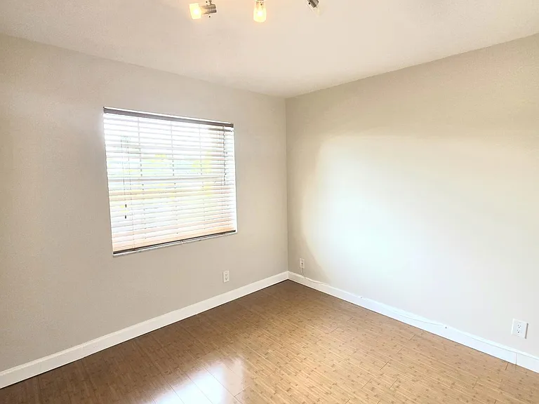 495 SE 8th St #237 — Photo 22
