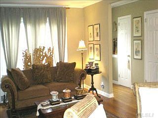 Living Room/Entry