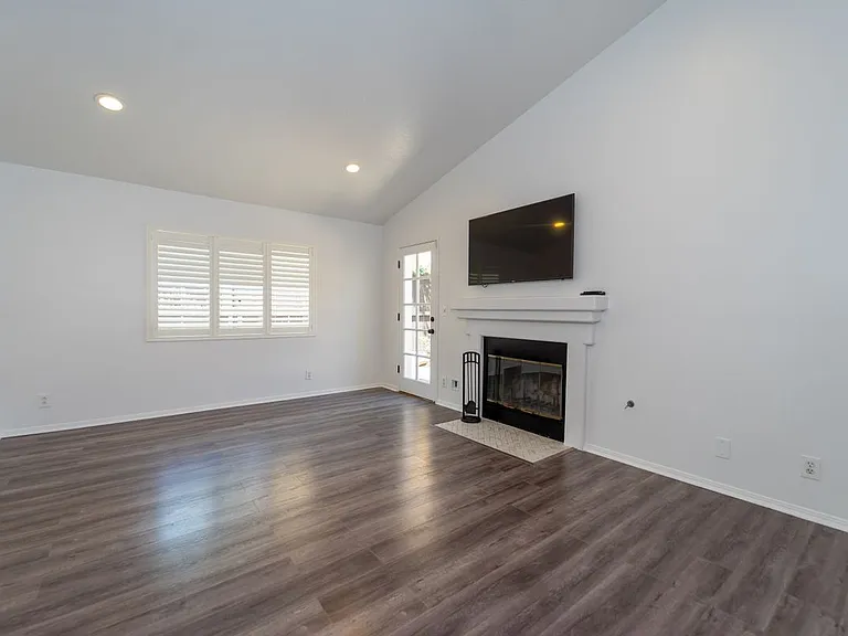 4365 Oak Glen St — Photo 7