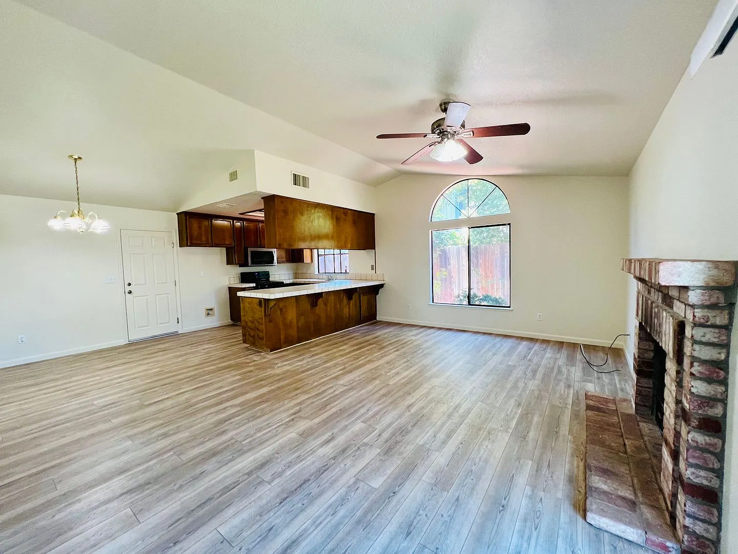 Charming 3 bed/2 bath with an Additional Detached 1 bed/1 bath Unit in the Backyard — Photo 4