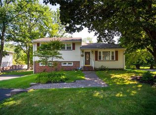 130 Henderson Rd, Kendall Park, NJ 08824