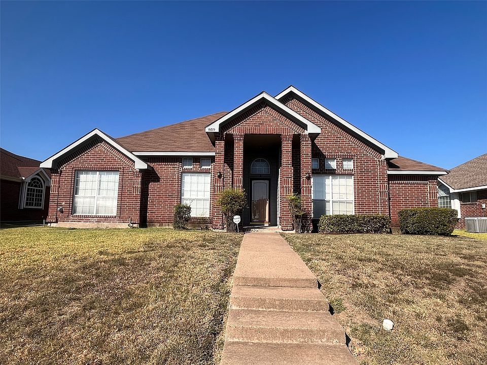 1st image of 809 Bridle Dr