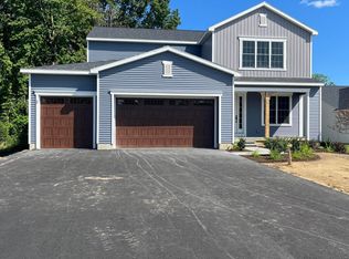 2 Ridgeview Ct, Cohoes, NY 12047