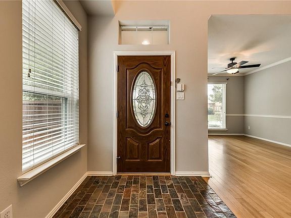 3rd image of 1439 Royal Oaks Dr