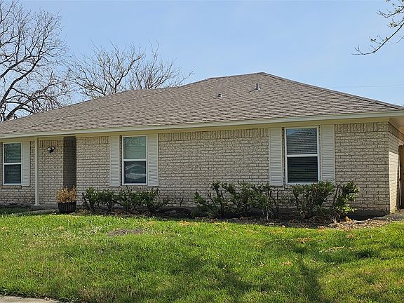 3rd image of 805 Easter Dr