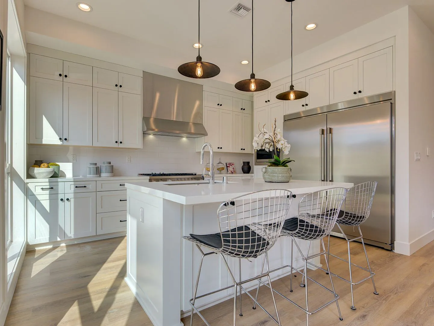 Fantastic 2 Story Farm House style Home with 4 Bedrooms and 3 Baths in Mid City area — Photo 3